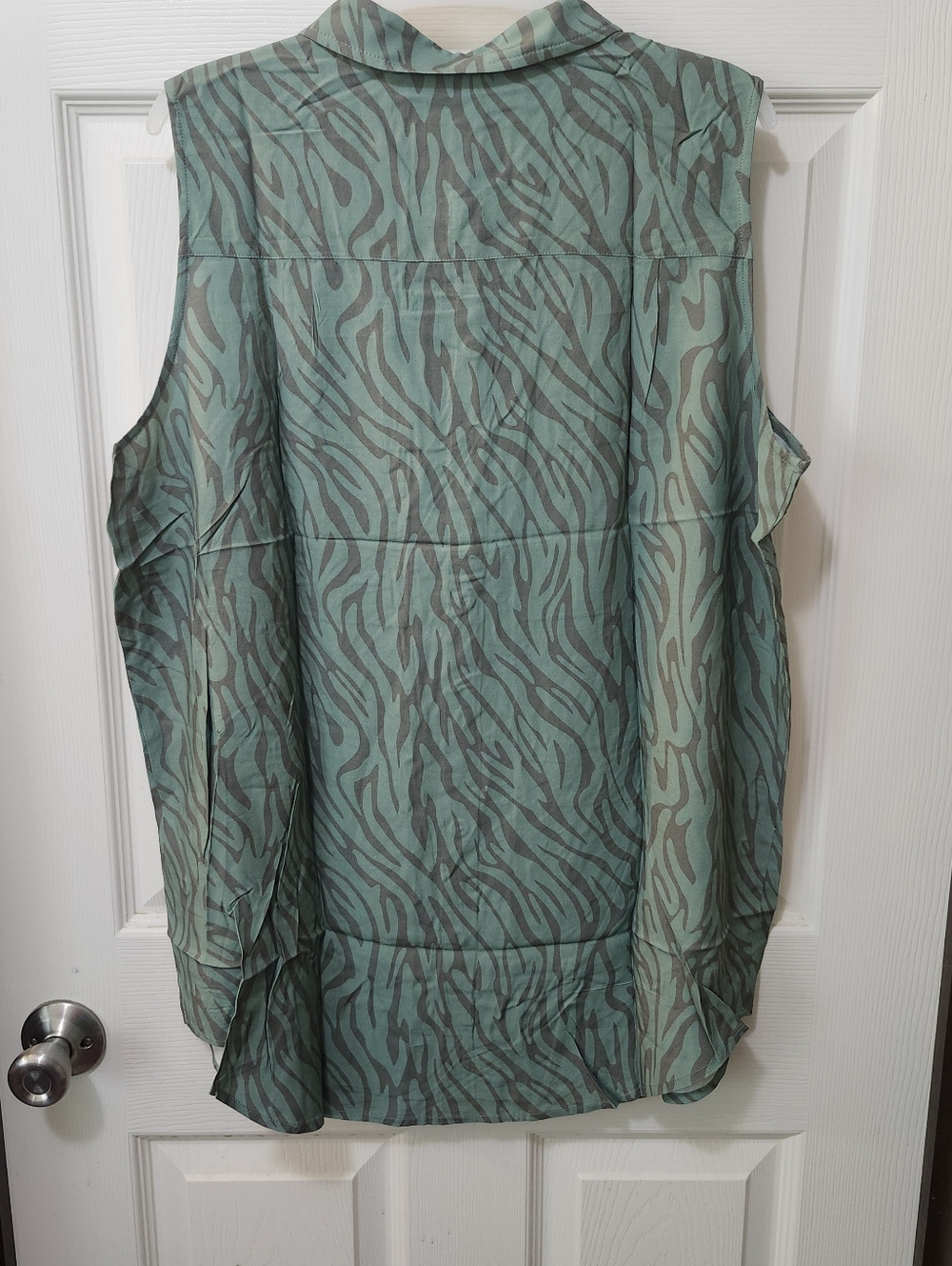 NWT Wildfang Mint Green Zebra Print The Empower Sleeveless Button Up Top Sz L - Picture 6 of 9